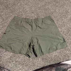 Columbia Womens hiking shorts olive green